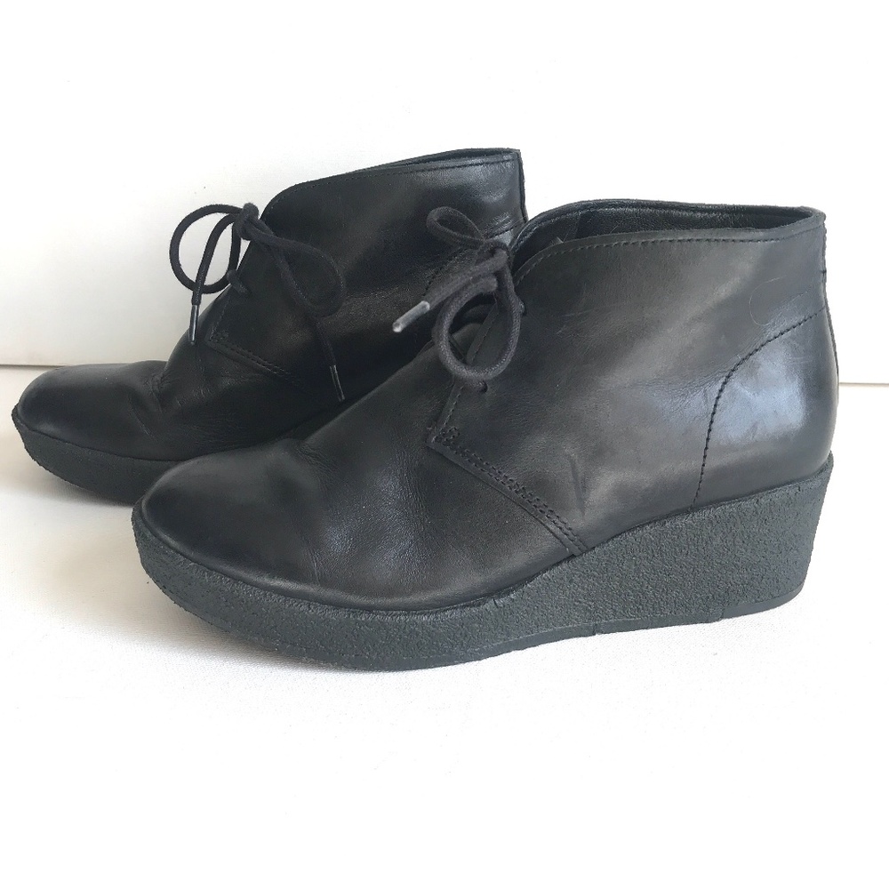Clark’s Leather Ankle Boots  wedge rubber chukka  7 booties